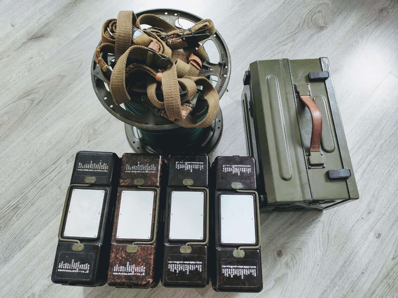 Polní telefony TP-25, telefonní ústředna TU-11 a 1 km originální jednolinky